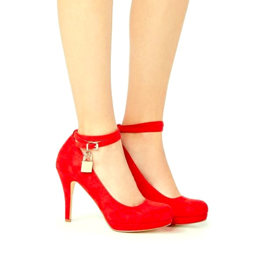 RED IS ALWAYS HOTNWT‼️